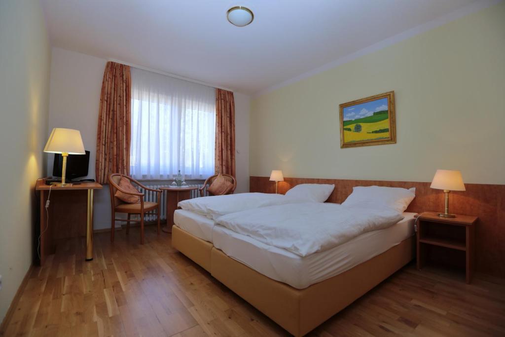 Hotel Am Rossberg Алтенар Екстериор снимка