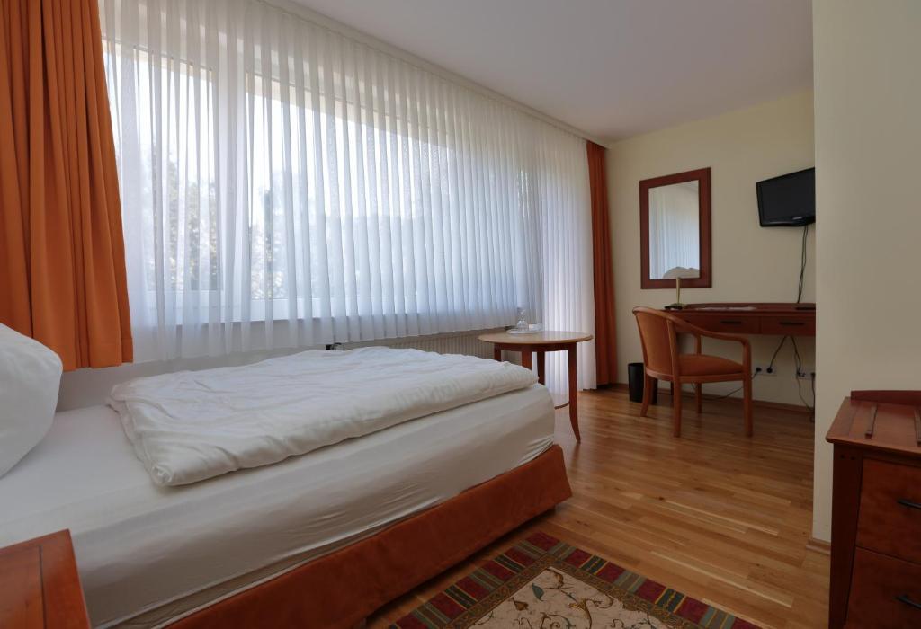 Hotel Am Rossberg Алтенар Стая снимка
