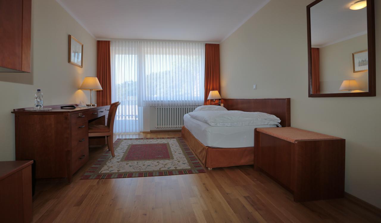 Hotel Am Rossberg Алтенар Екстериор снимка