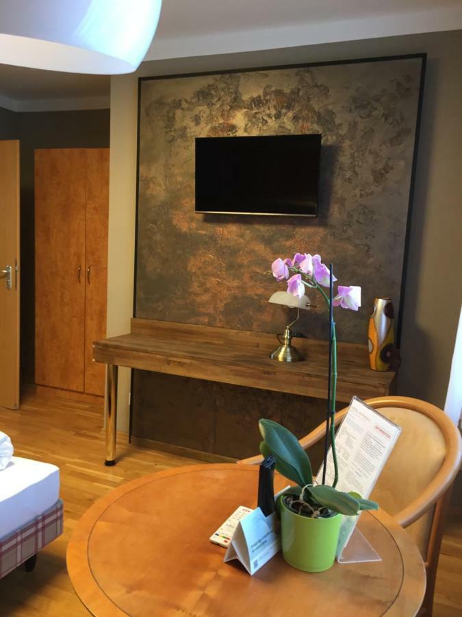 Hotel Am Rossberg Алтенар Екстериор снимка